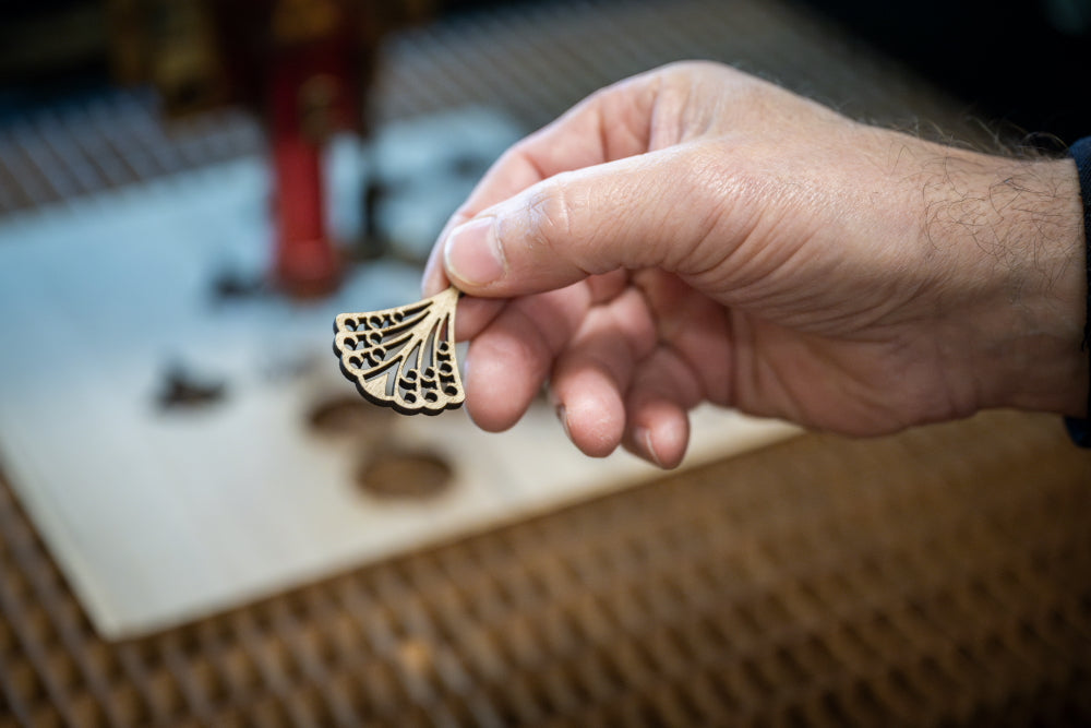 Triana klein – Wenn Furnier zu Schmuck wird